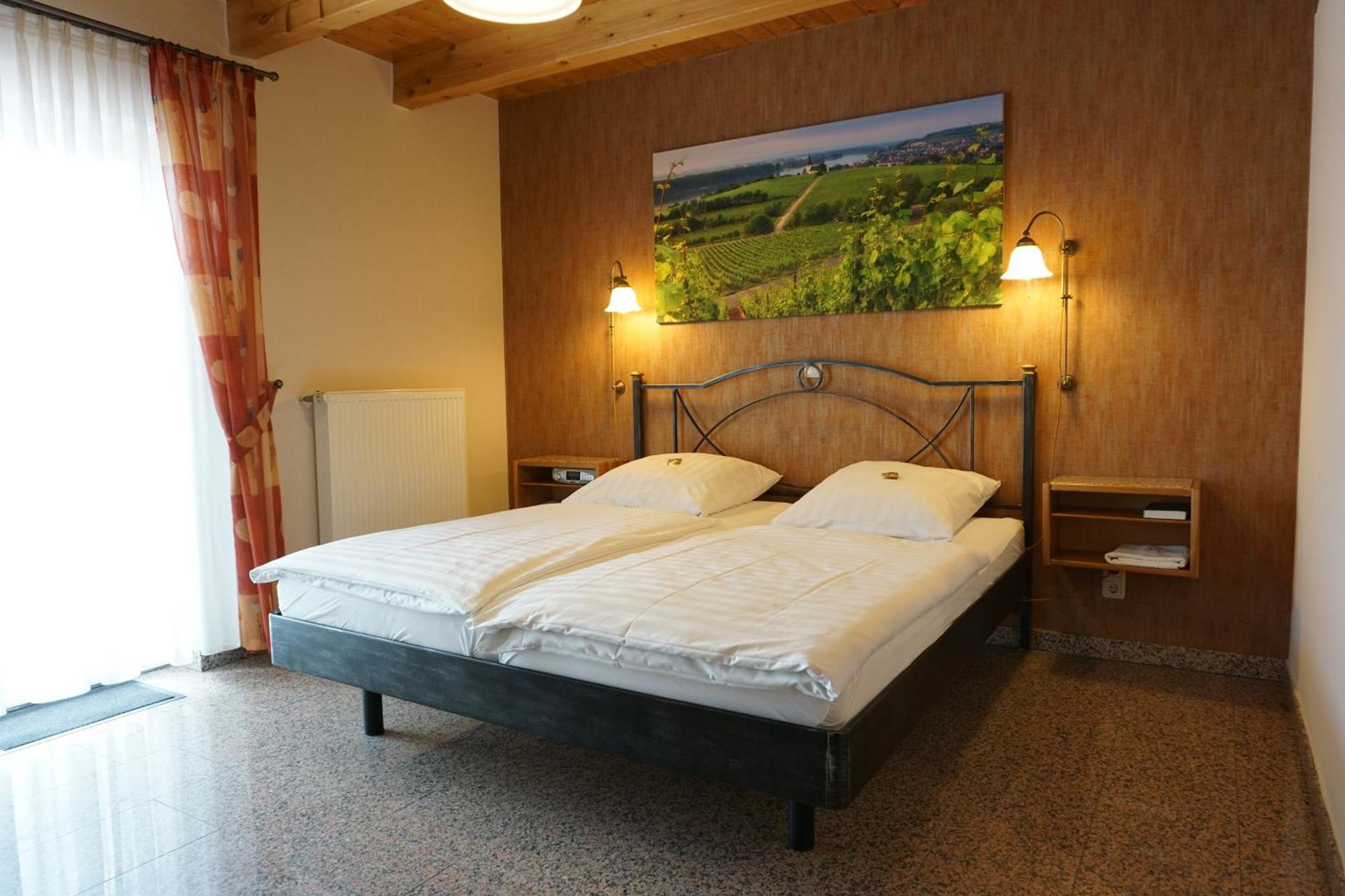 Weingut & Gaestehaus Julianenhof Нирштайн Экстерьер фото